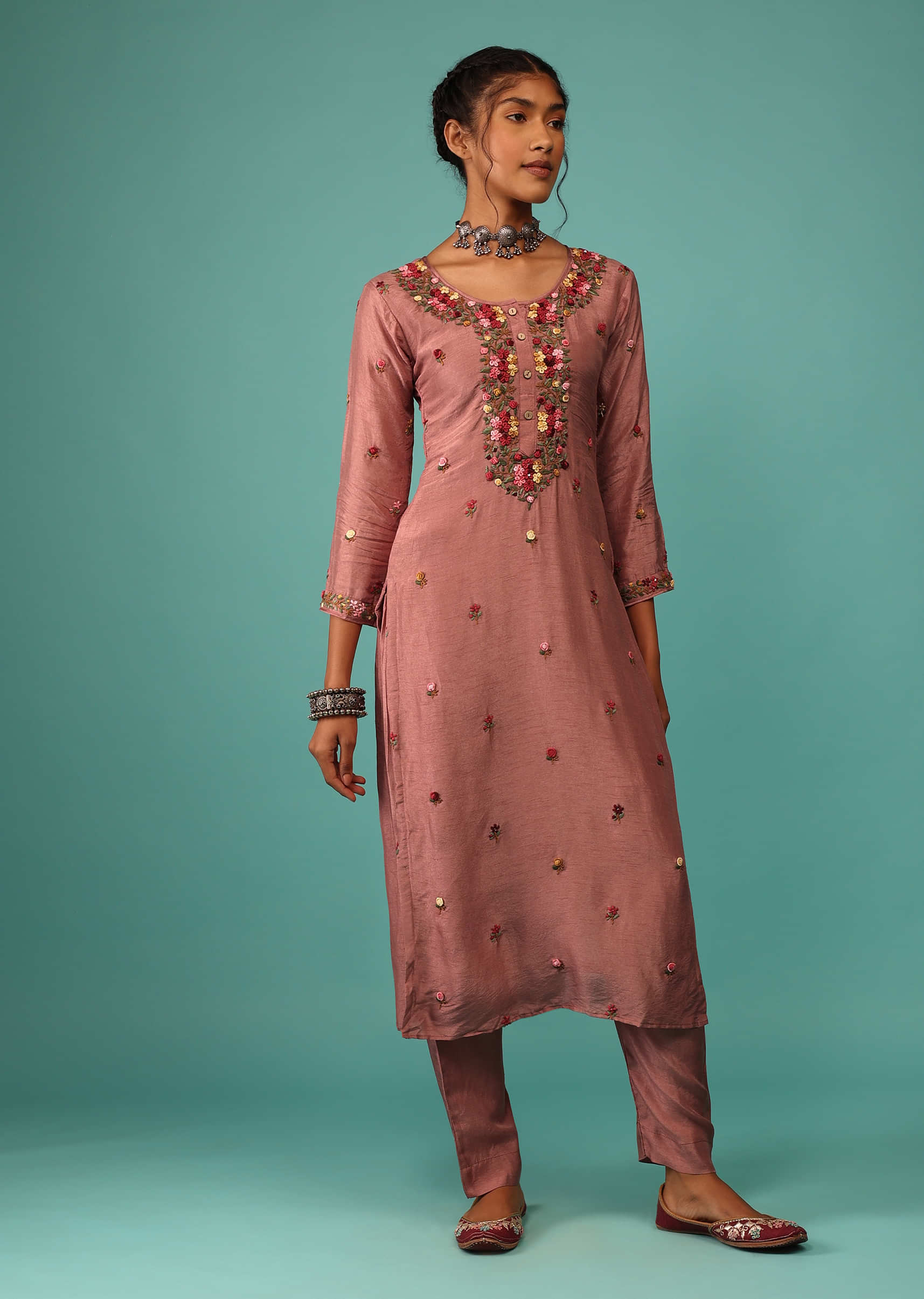 Onion Pink Kurta Set In Dola Silk With Kashmiri Thread Embroidery & 3D Floral Work