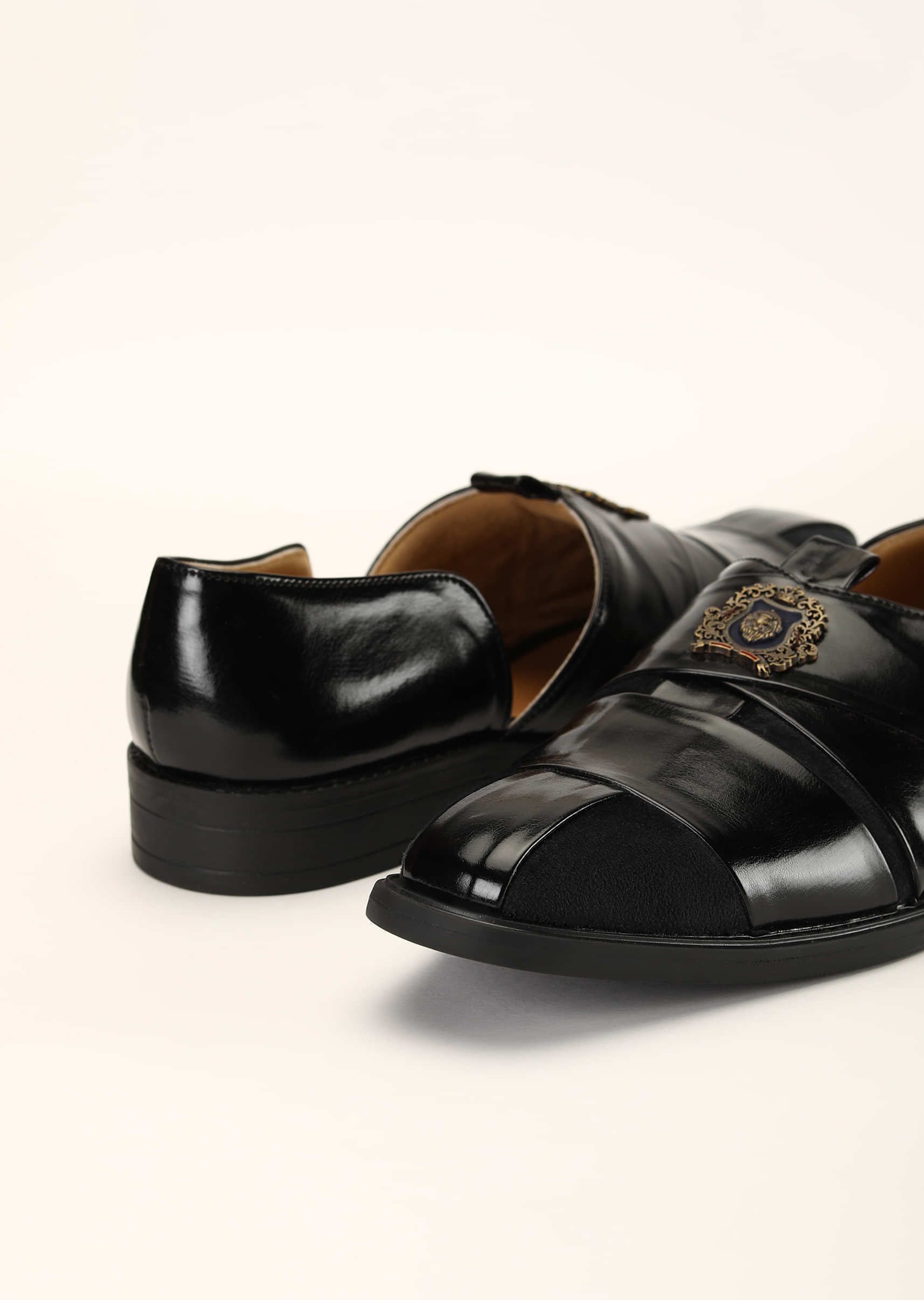 Black Peshawari Footwear In Rexine And Suede Leather Embellished With A Brooch