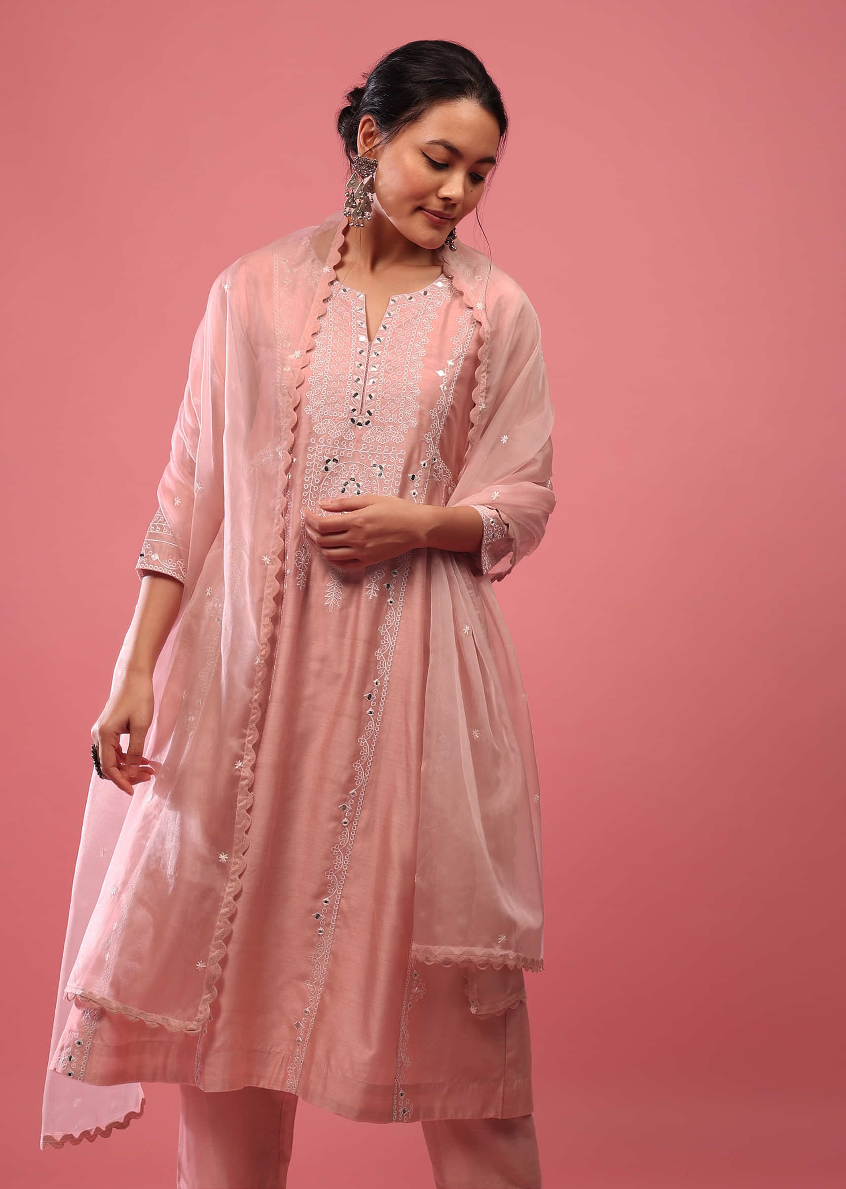 Salmon Pink Pant Suit Set In Lucknowi Abla Embroidery With Mirror & Organza Dupatta