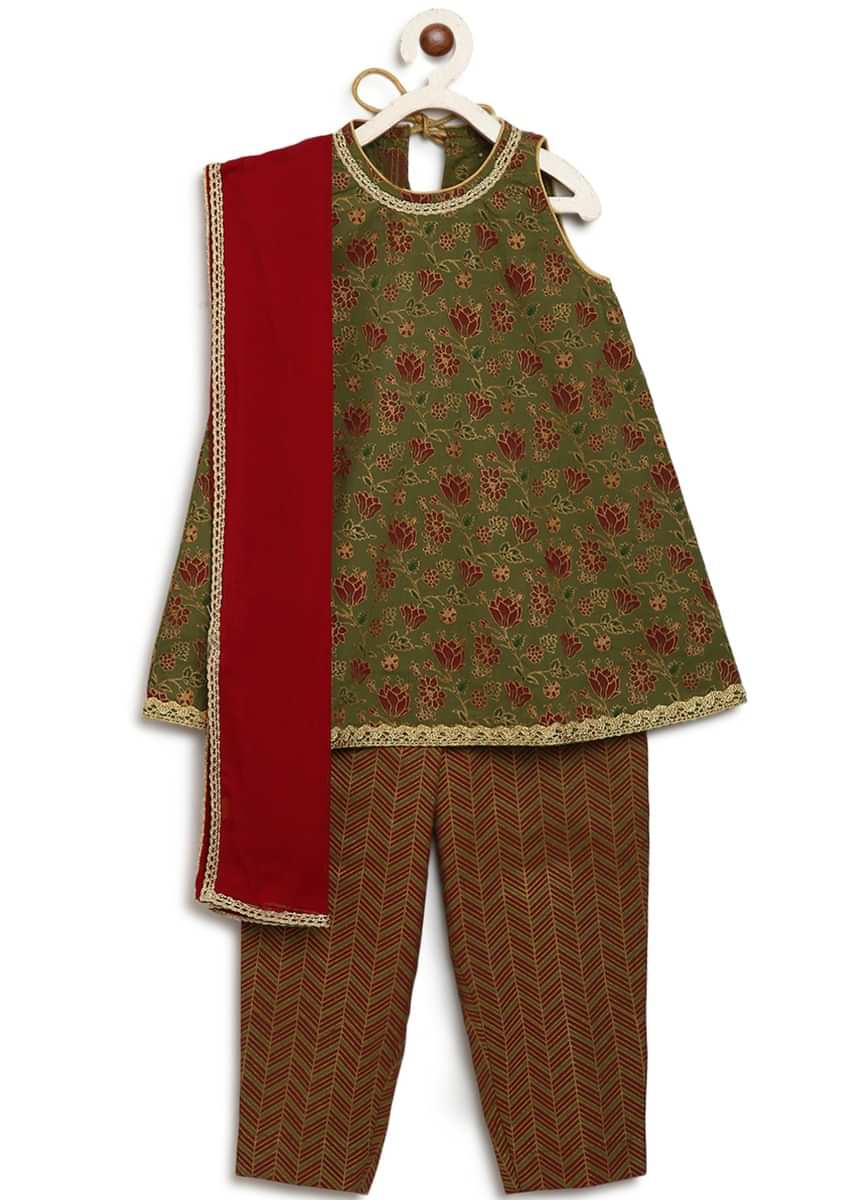 Kalki Girls Dark Green Suit Set In Cotton With Printed Floral Jaal And Lace Work By Tiber Taber
