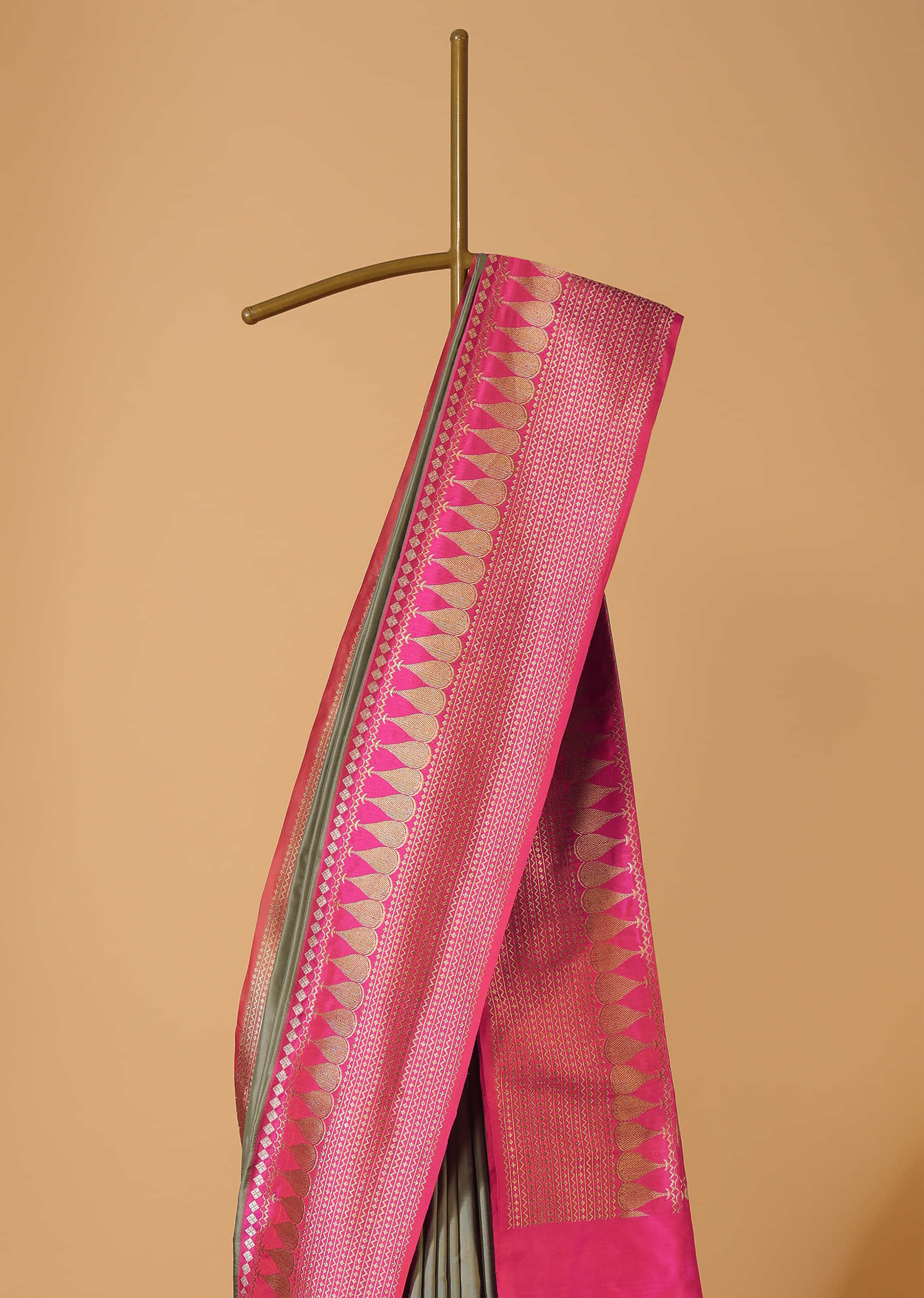 Green & Rani Pink Handloom Banarasi Saree In Katan Silk With Fancy Border