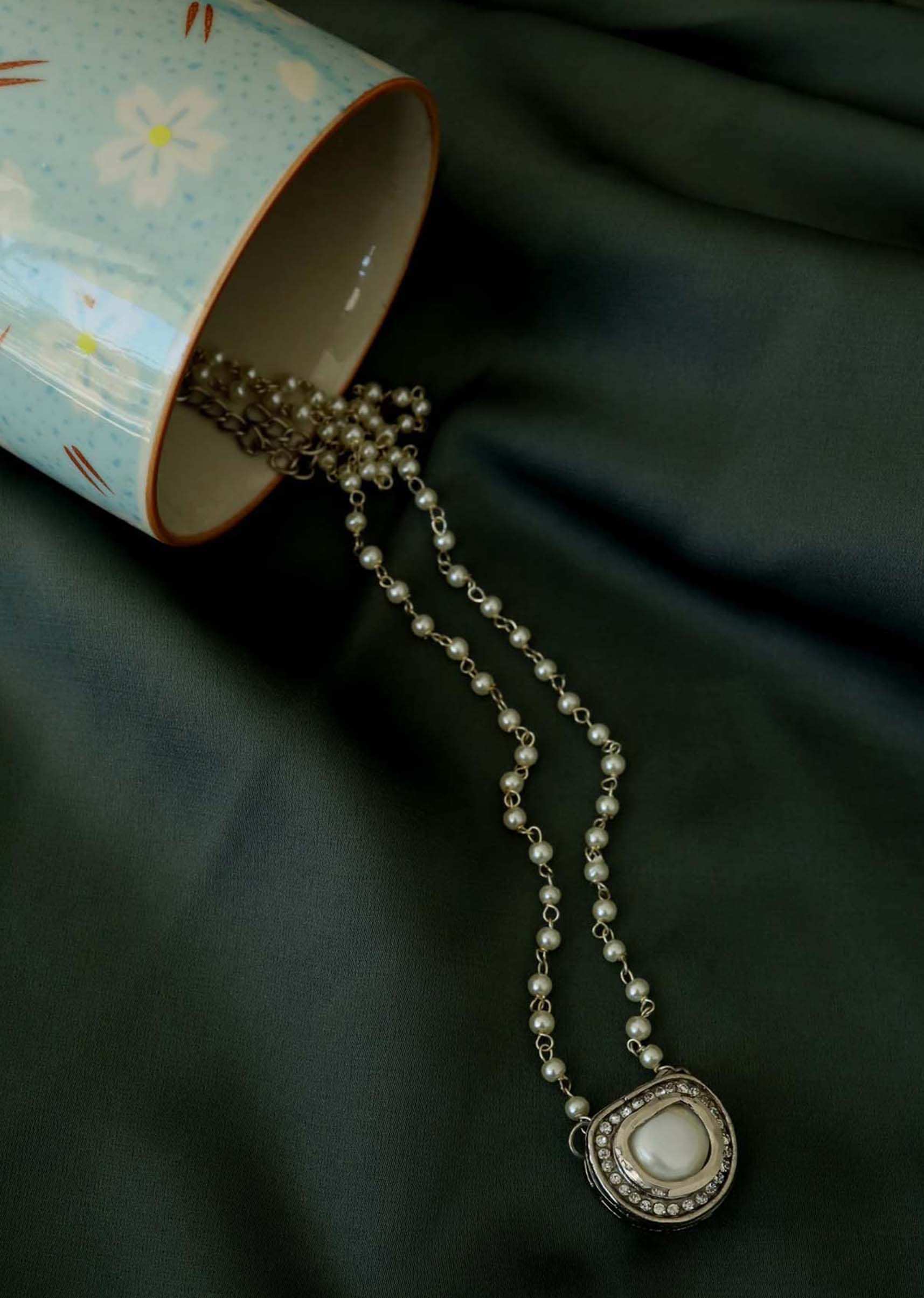Silver Necklace With Pearl Strewn Chain And A Kundan Pendant In The Centre