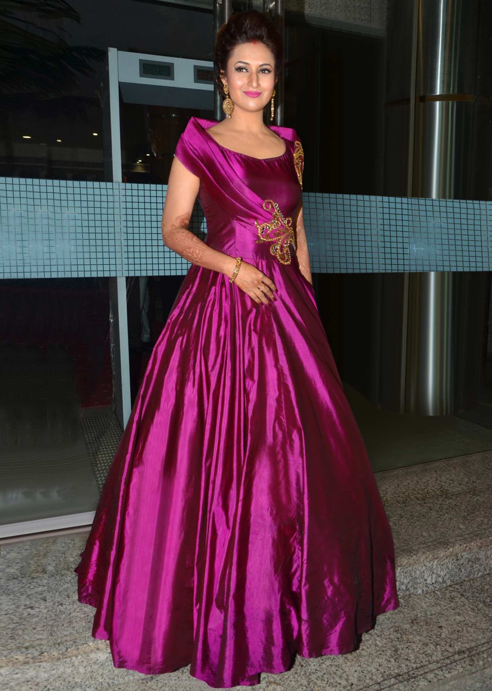 Divyanka Tripathi in kalki magenta gown at her reception