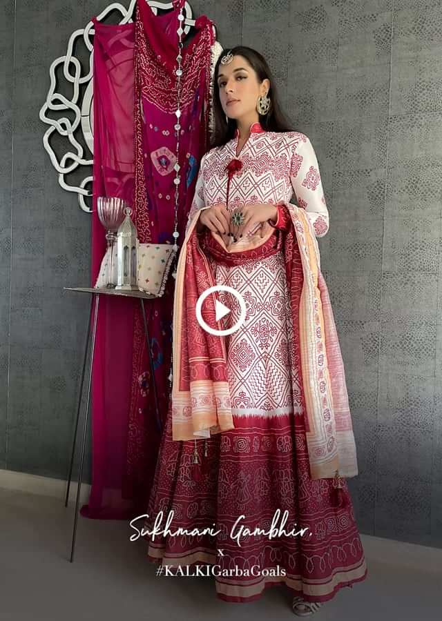 White And Maroon Anarkali Suit In Silk.mp4