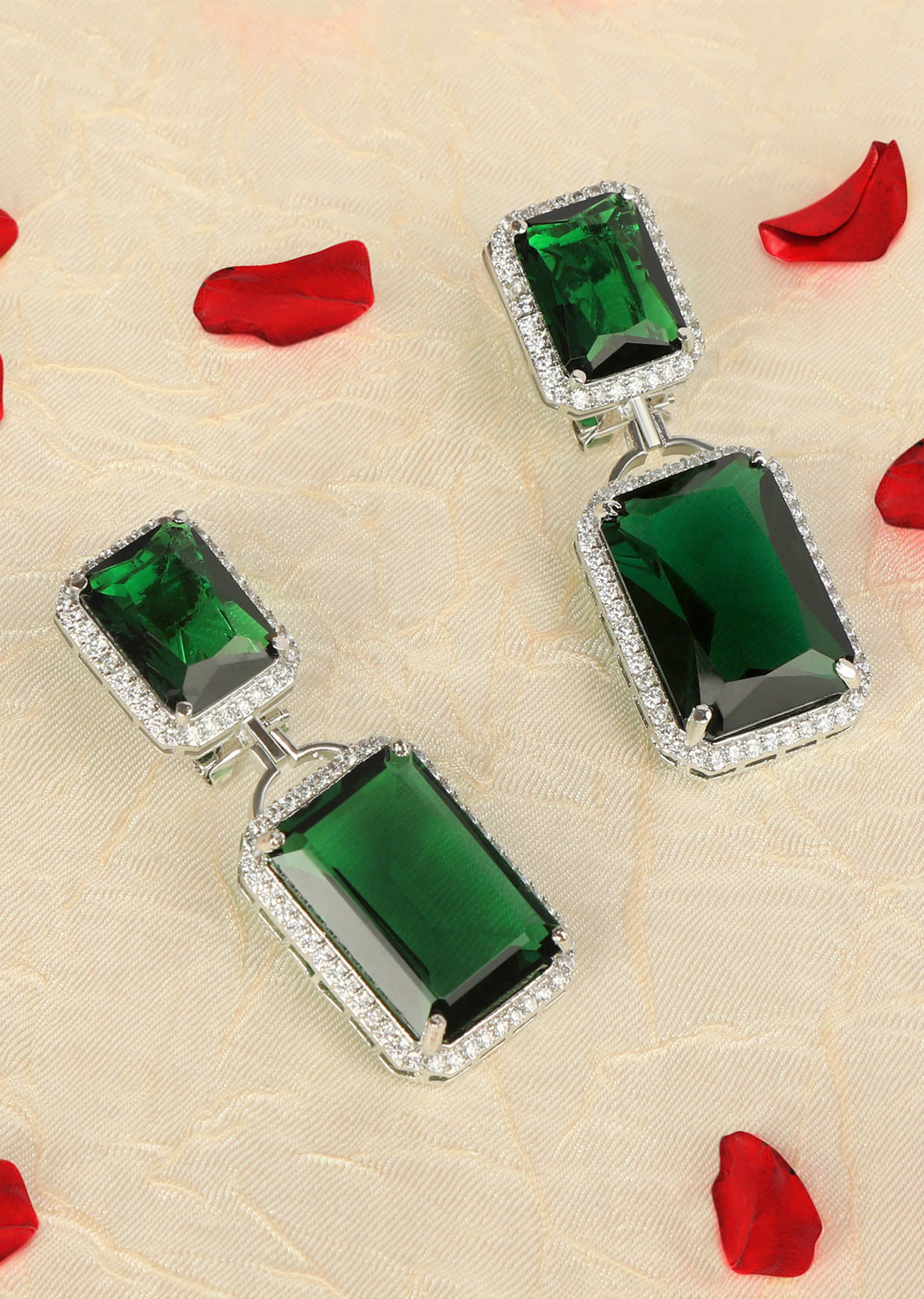 2 Green Stones Dangled Earrings With Faux Diamonds