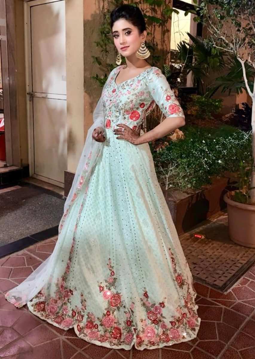 Shivangi Joshi in Blue Dress Yeh Rishta Kya Kehlata Hai fame Mohsin khan  reel life partner looks gorgeous in Blue Colour  य रशत कय कहलत ह  स मल थ शहरत बल