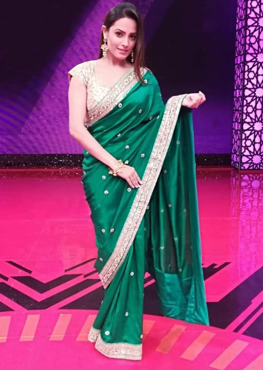 Anita Hassanandani In Kalki Emerald green crepe silk saree with embroidered butti and border