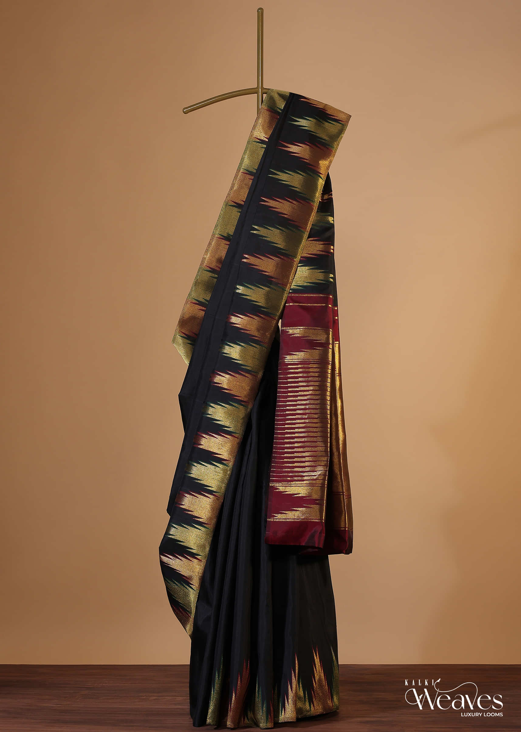 Buy Antiquity Black Kanjivaram Soft Silk Saree - House Of Elegance – House  Of Elegance - Style That Inspires