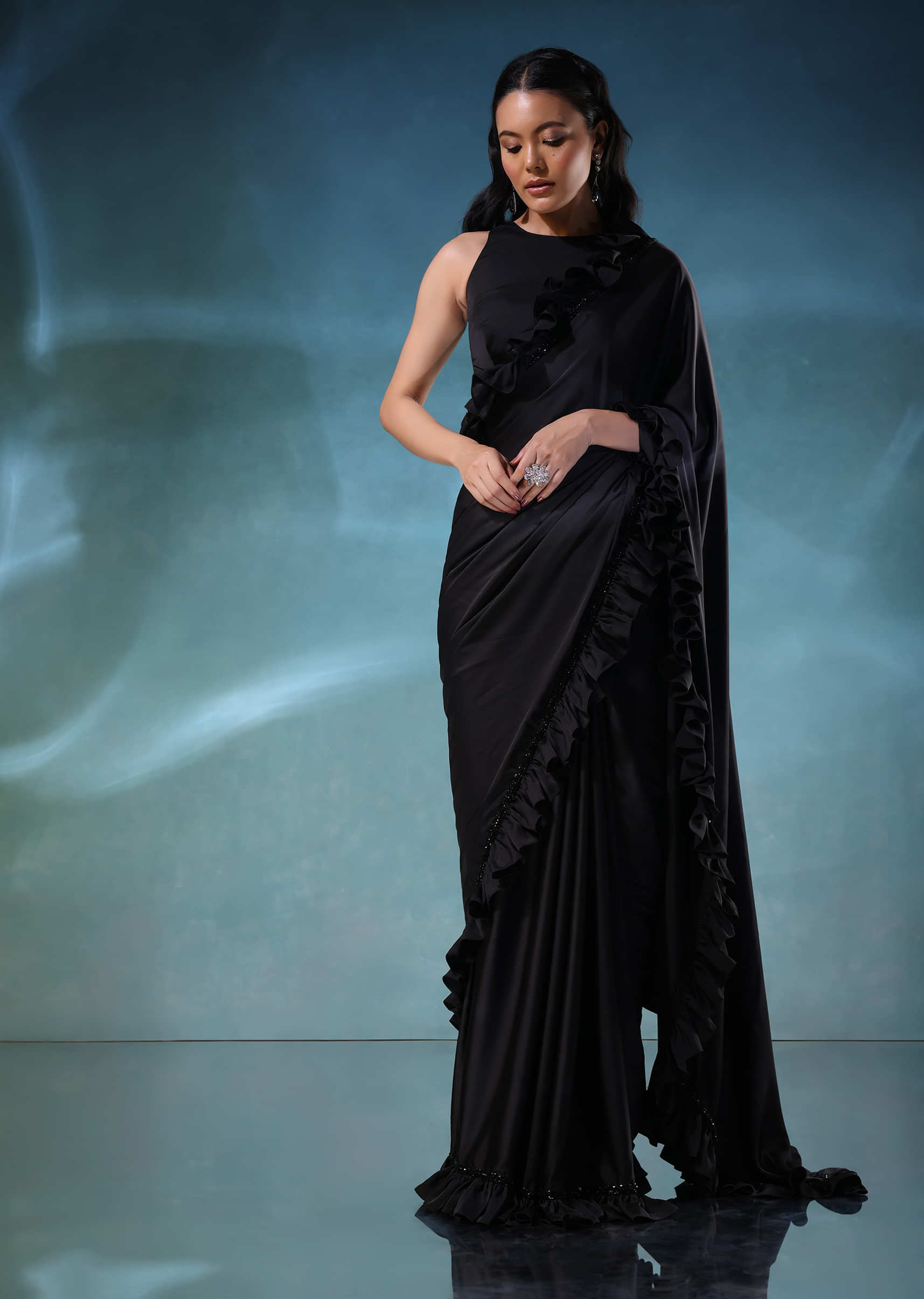 Shruti Haasan looks beautiful in a plain black saree – South India Fashion