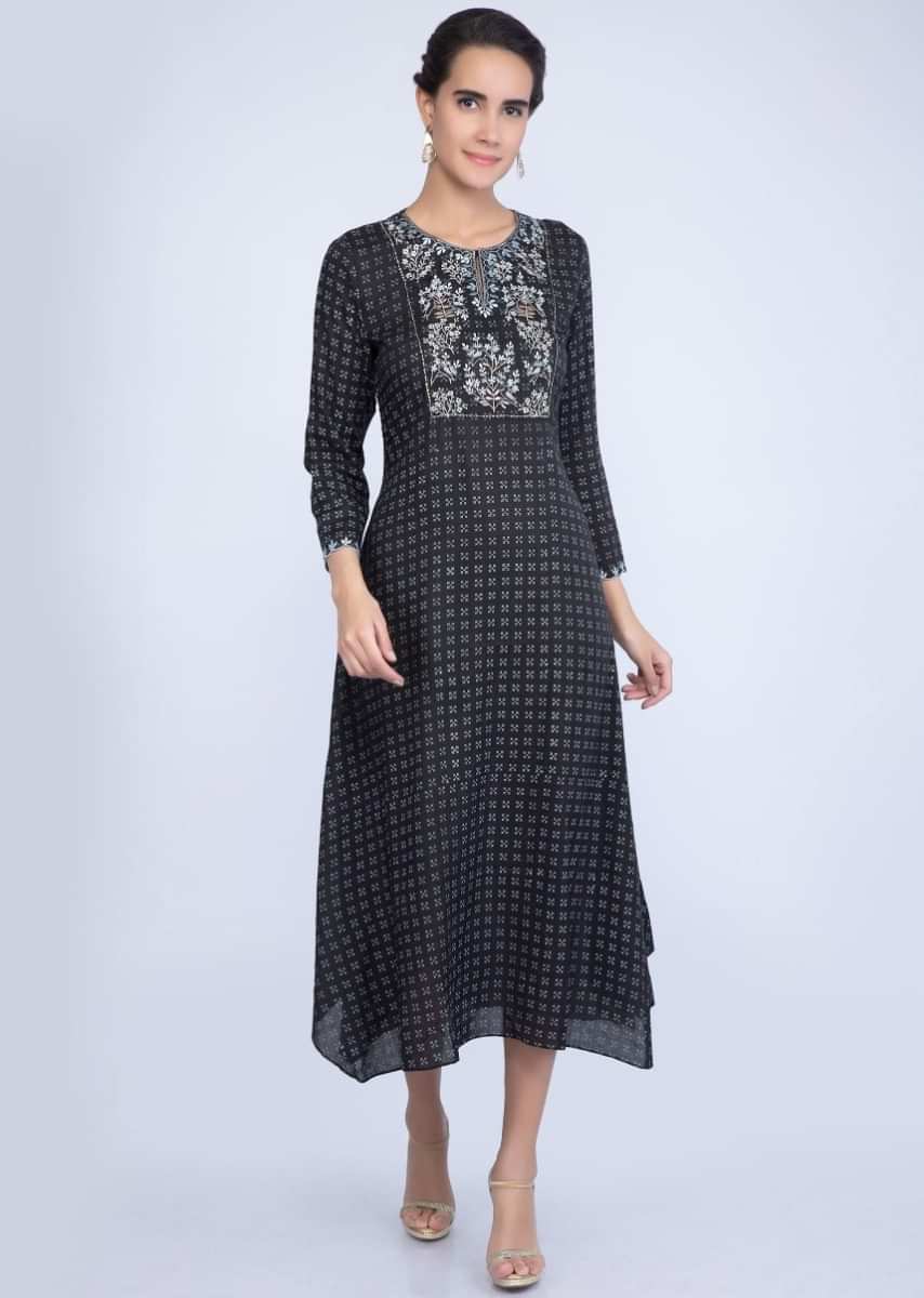 Carbon Black Tunic Dress In Cotton With Printed Butti And Embroidered Placket Online - Kalki Fashion