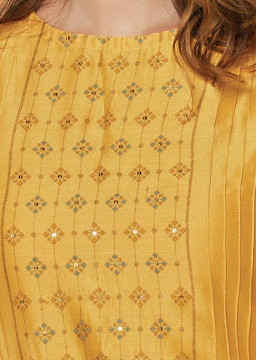 Chrome yellow unstitched suit in silk with foil printed butti
