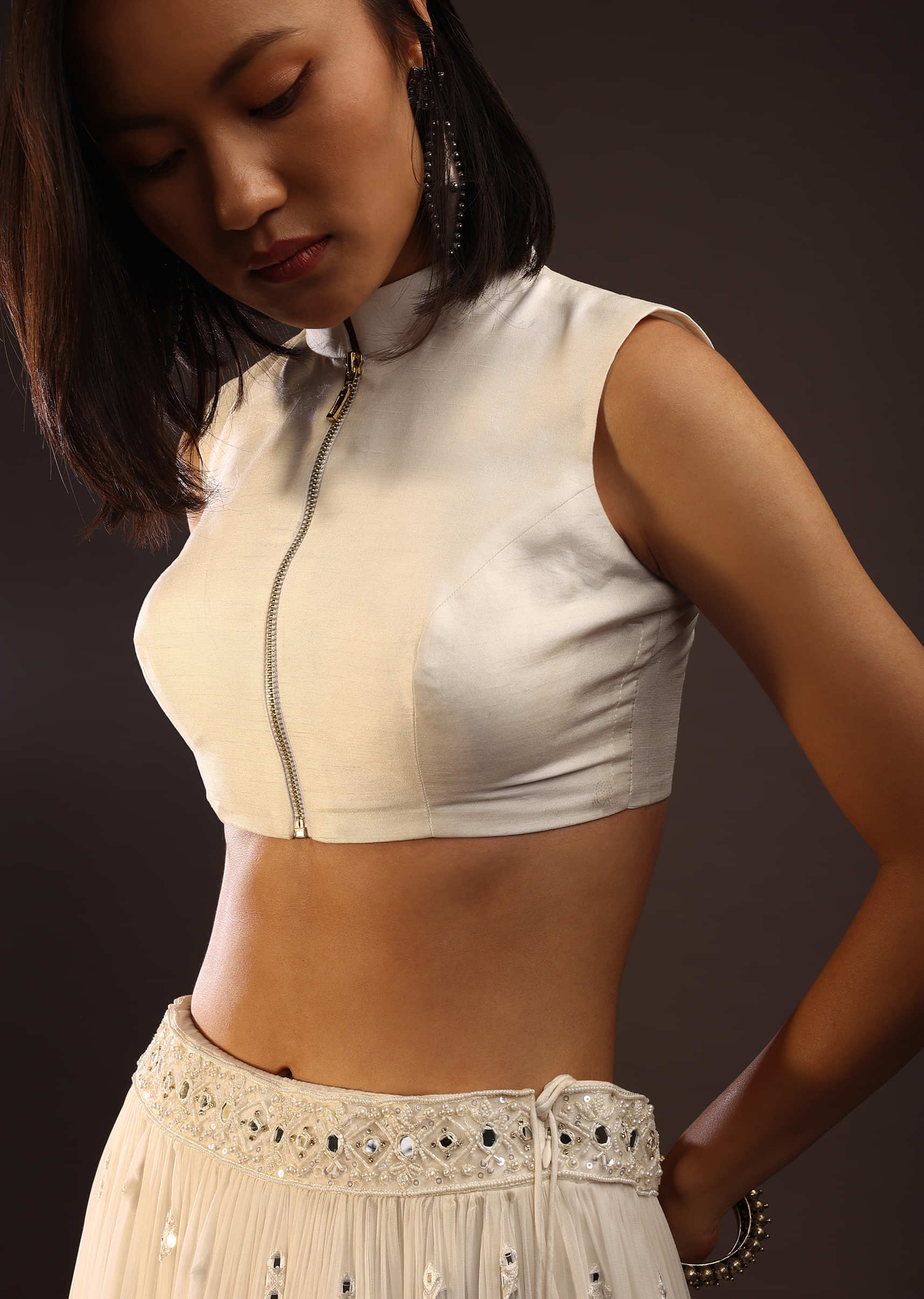 Erget White Sleeveless Blouse With A Collar Neckline