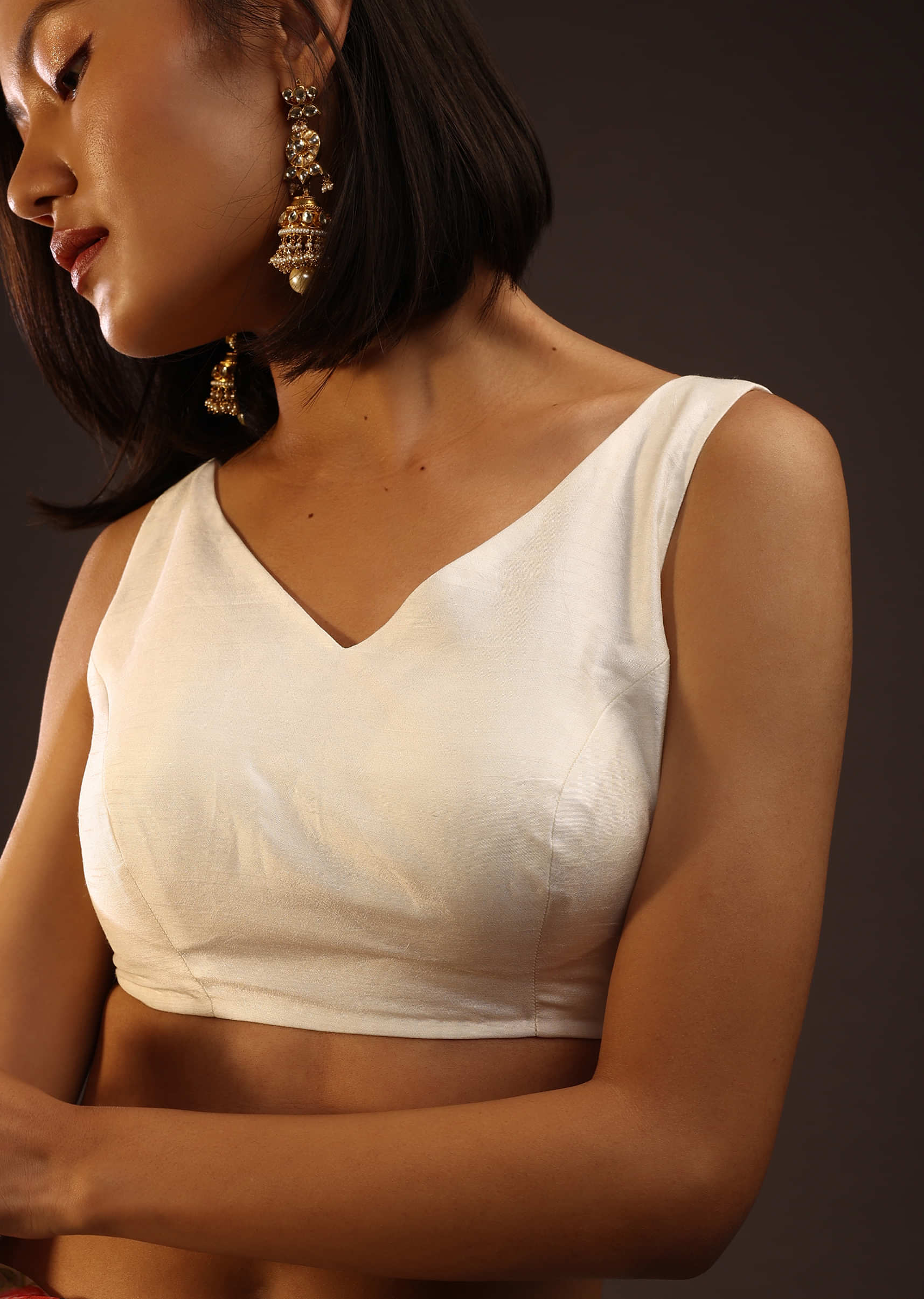 Erget White Sleeveless Blouse With A V Neckline Front And Back
