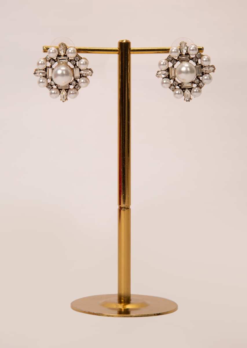 Floral cluster earring with pearls and stone