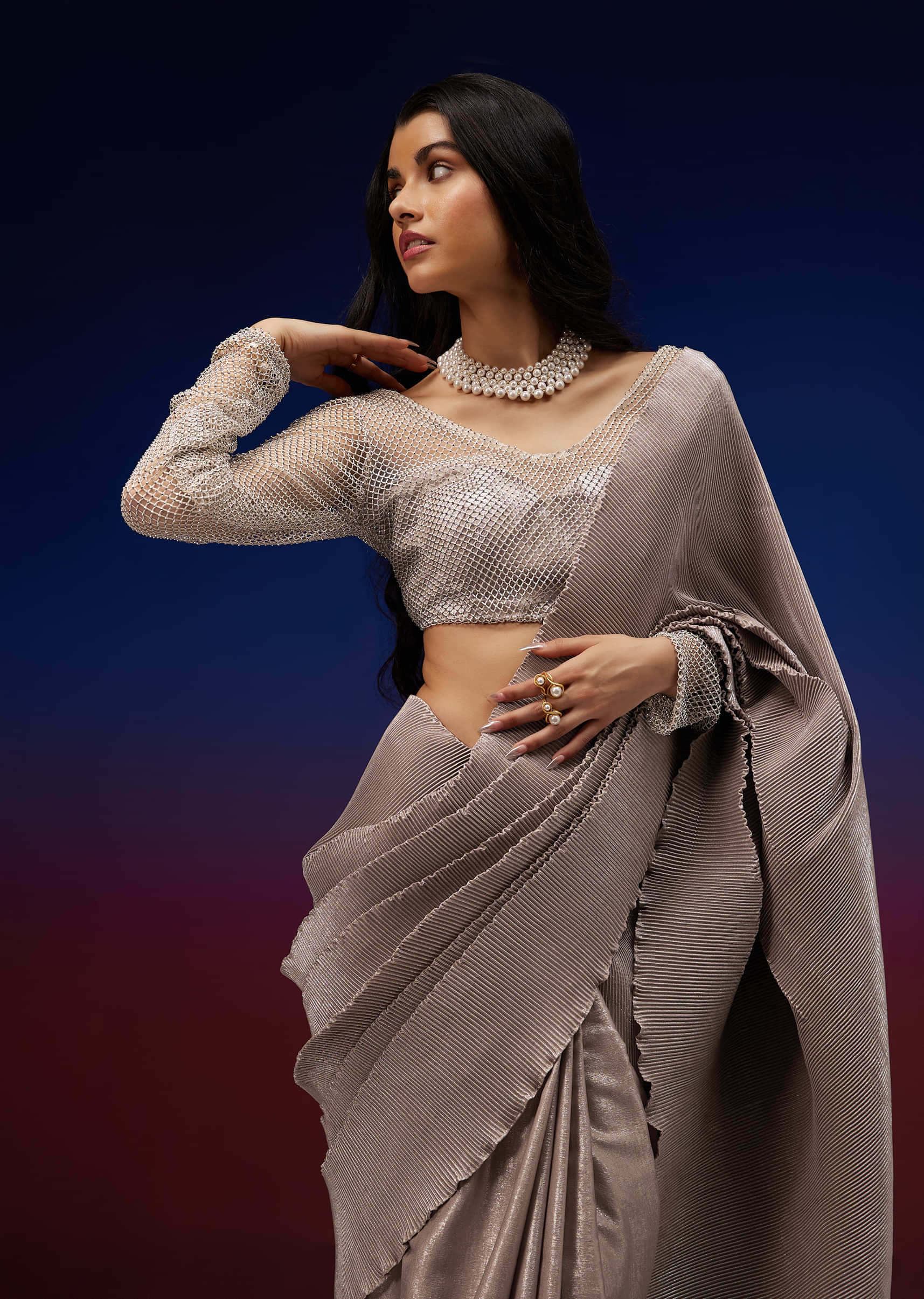 https://newcdn.kalkifashion.com/media/catalog/product/g/o/gold_colored_unstitched_saree_with_silver-sg147515_4_.jpg?aio-w=500