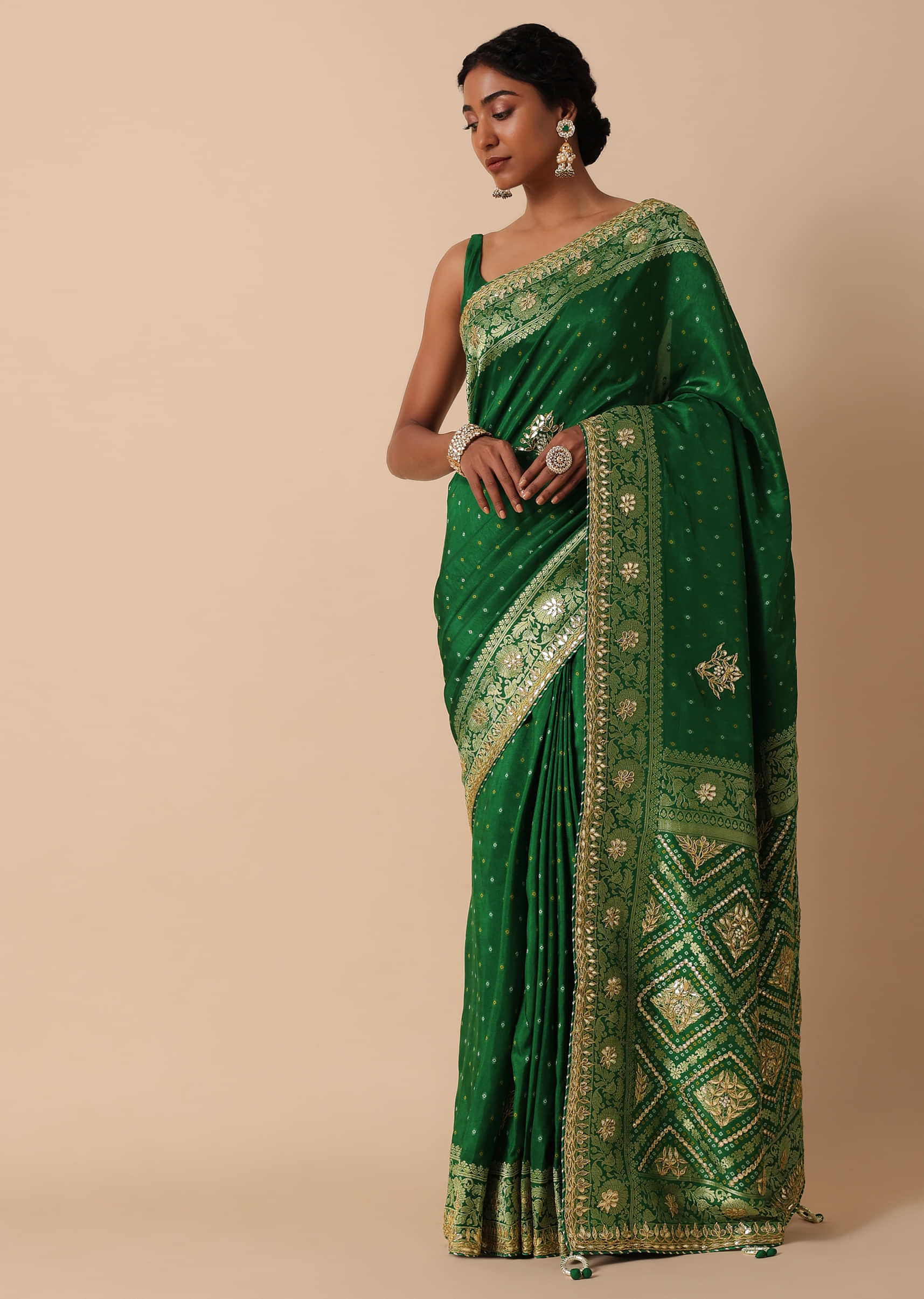 Green Banarasi Dola Silk Saree Set With Unstitched Blouse Fabric