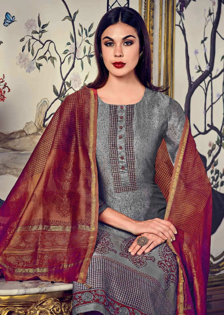 Grey Straight Suit In Silk With Jaal And Paisley Motif Print Along With Sequin Work Online - Kalki Fashion