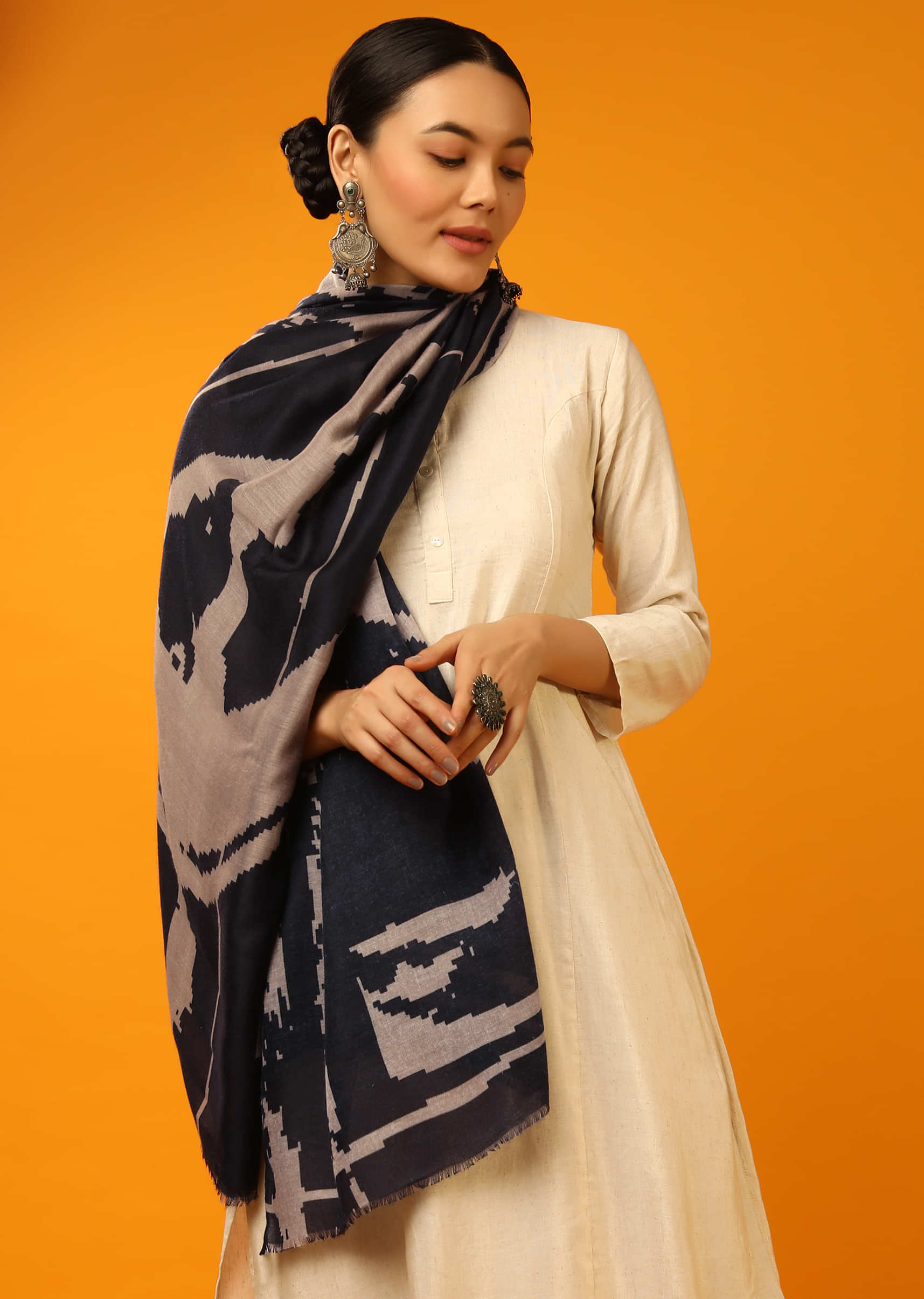 Grey And Blue Scarf In Cotton Blend With Abstract Print Online - Kalki Fashion