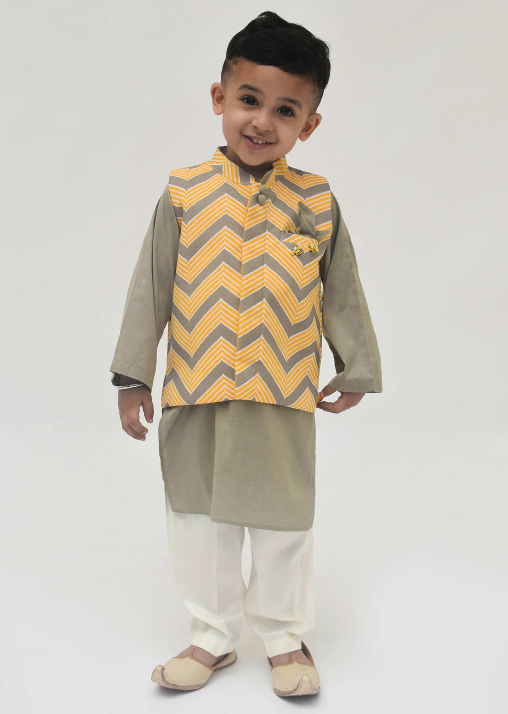 Kalki Boys Grey And Yellow Nehru Jacket And Kurta Set In Cotton With Chevron Print By Fayon Kids