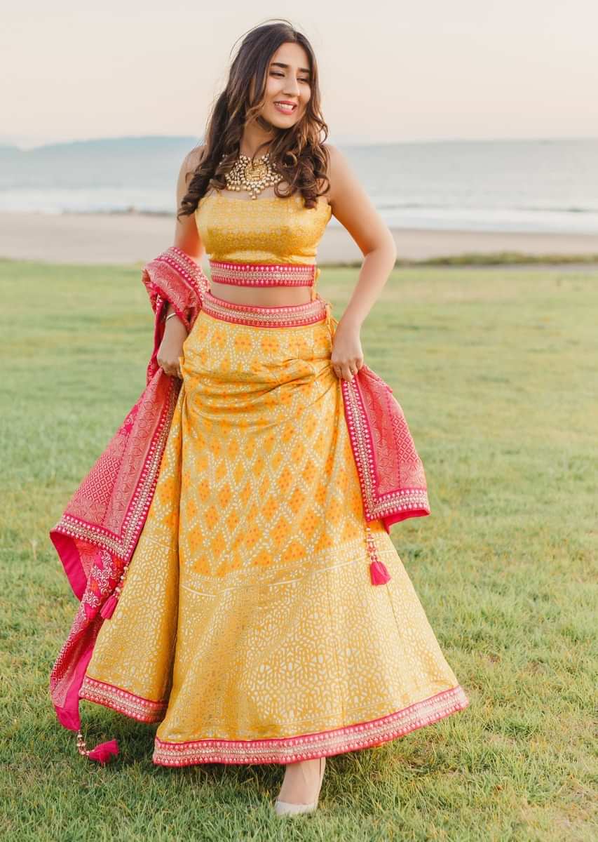 Honey Yellow Lehenga In Brocade Silk With Weaved Leaf Checks And Bandhani Pattern Online - Kalki Fashion