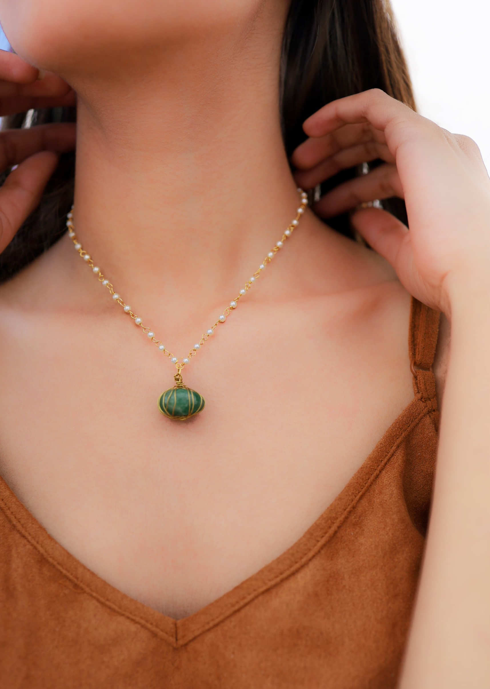 Jade Green Pearl Pendant Necklace.