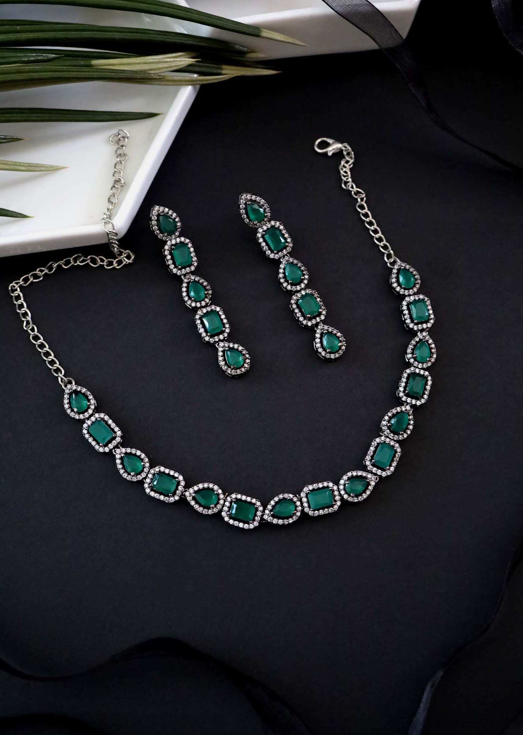 Green Silver Victorian Necklace Set