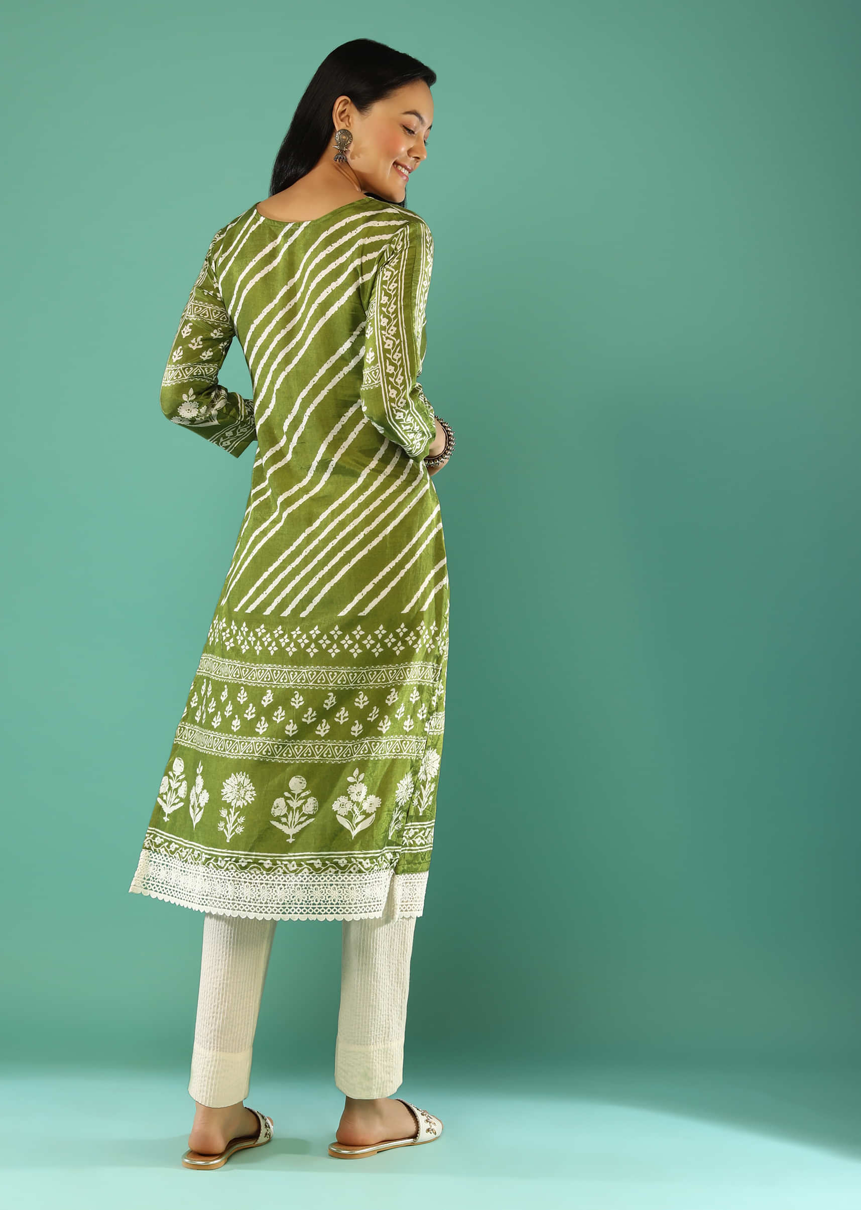 Leaf Green Straight Cut Kurta In Cotton With Batik Printed Diagonal Stripes And Buttis Online - Re By Kalki
