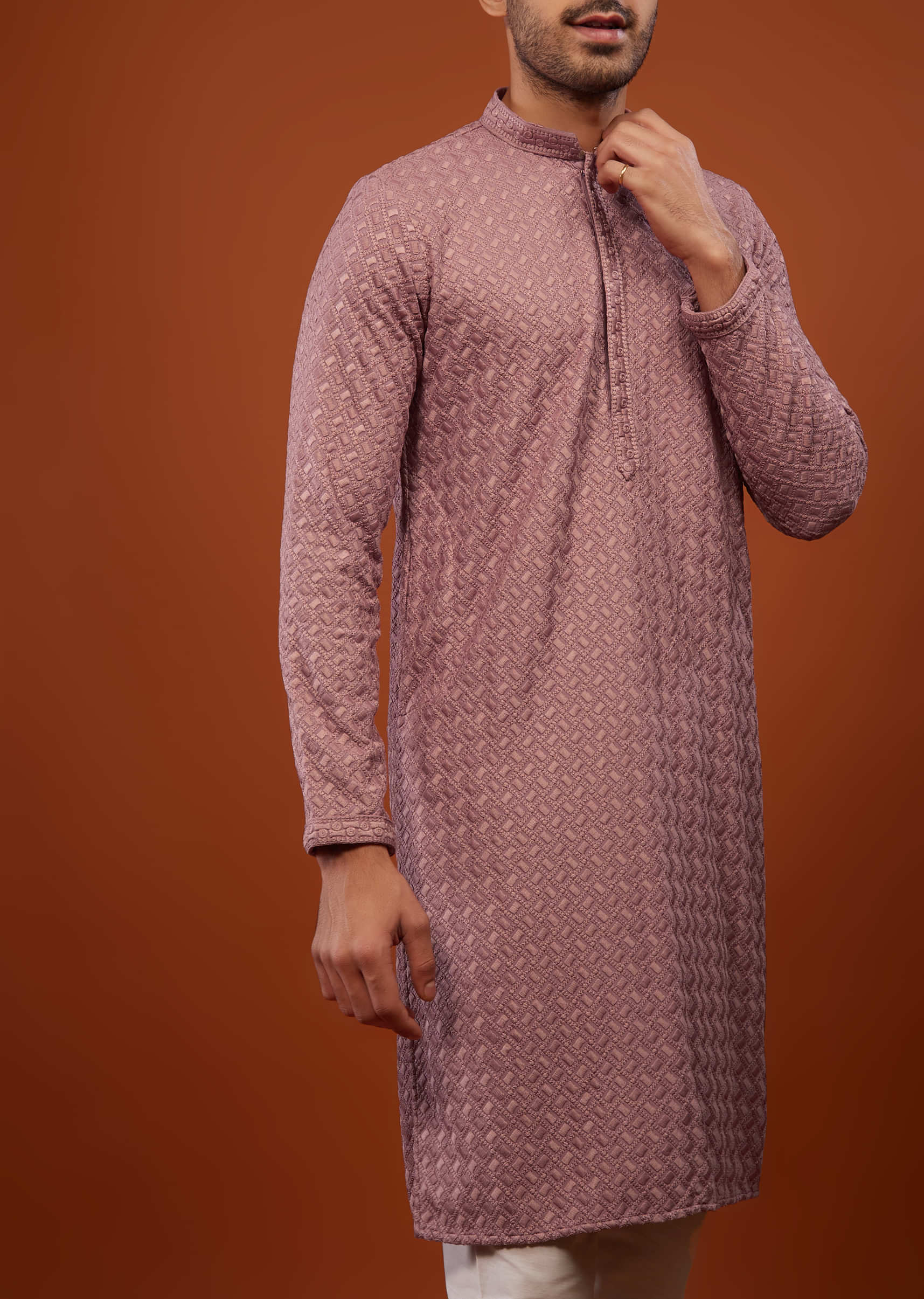 Lilas Pink Kurta Set With Thread Embroidery In Cotton Silk