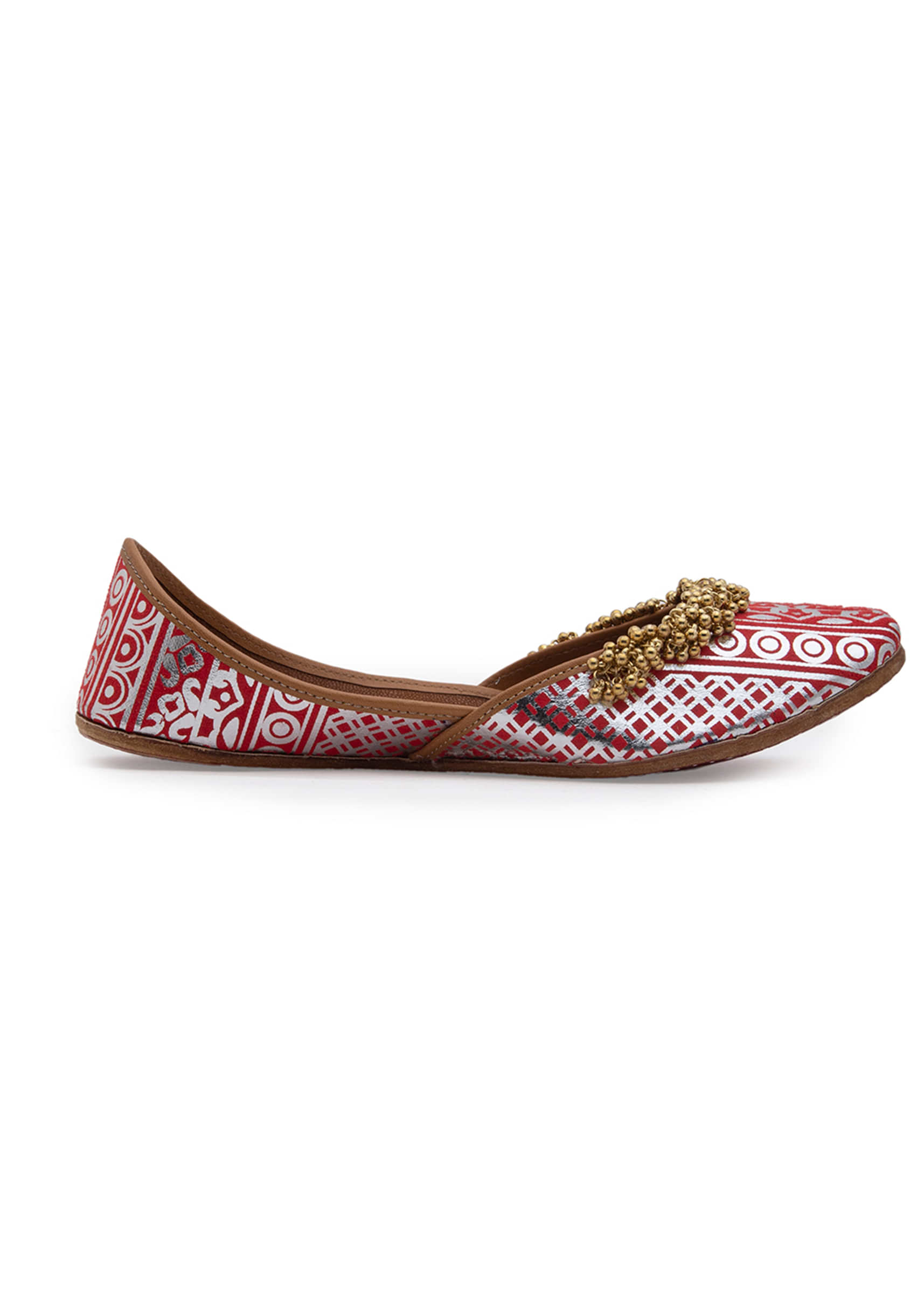 Maroon Juttis With Ethnic Design And Tiny Ghungroos By 5 Elements