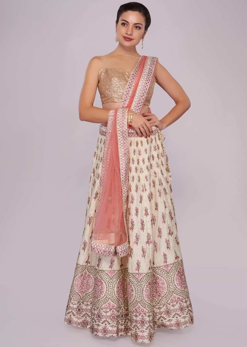 Off white lehenga in foil printed butti with pink net dupatta