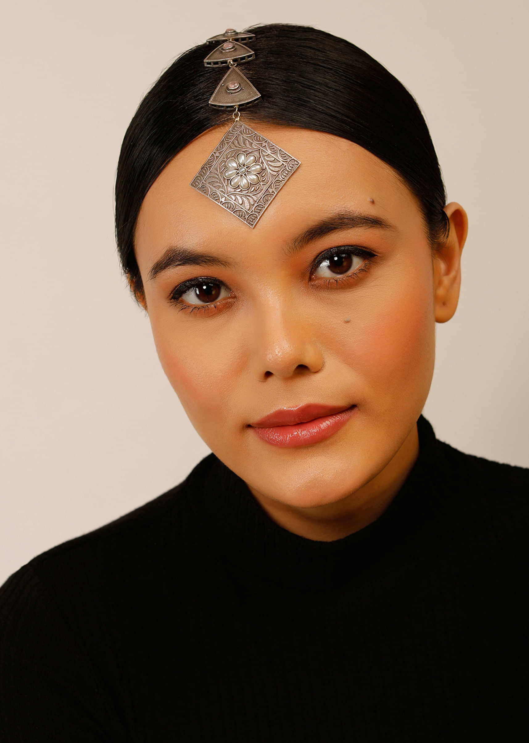 Oxidised Silver Mangtika With Floral Carved Square Motif And Pearls 