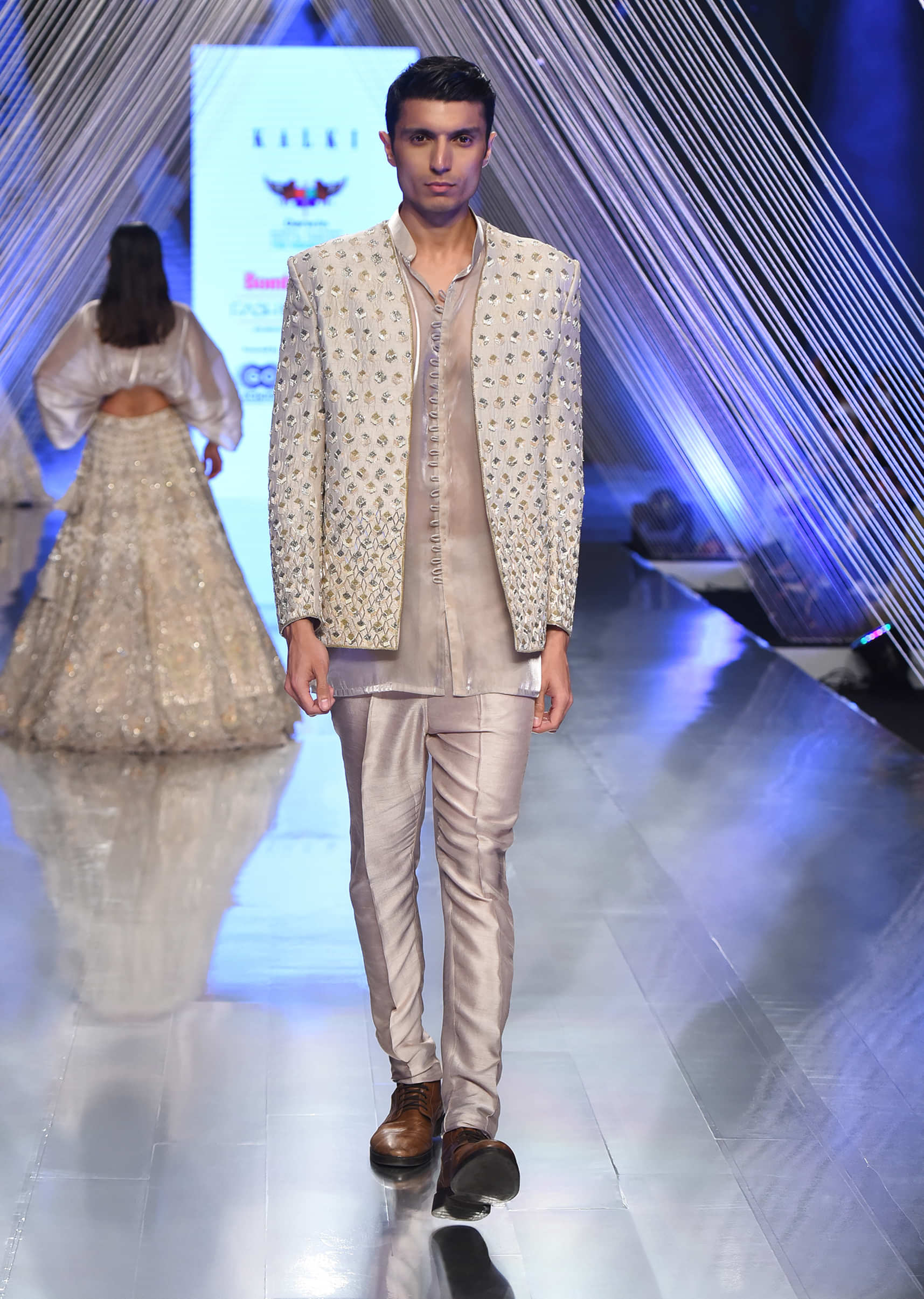 Oyster Jacket And Trouser Suit With Cut Dana Embroidery And Organza Kurta