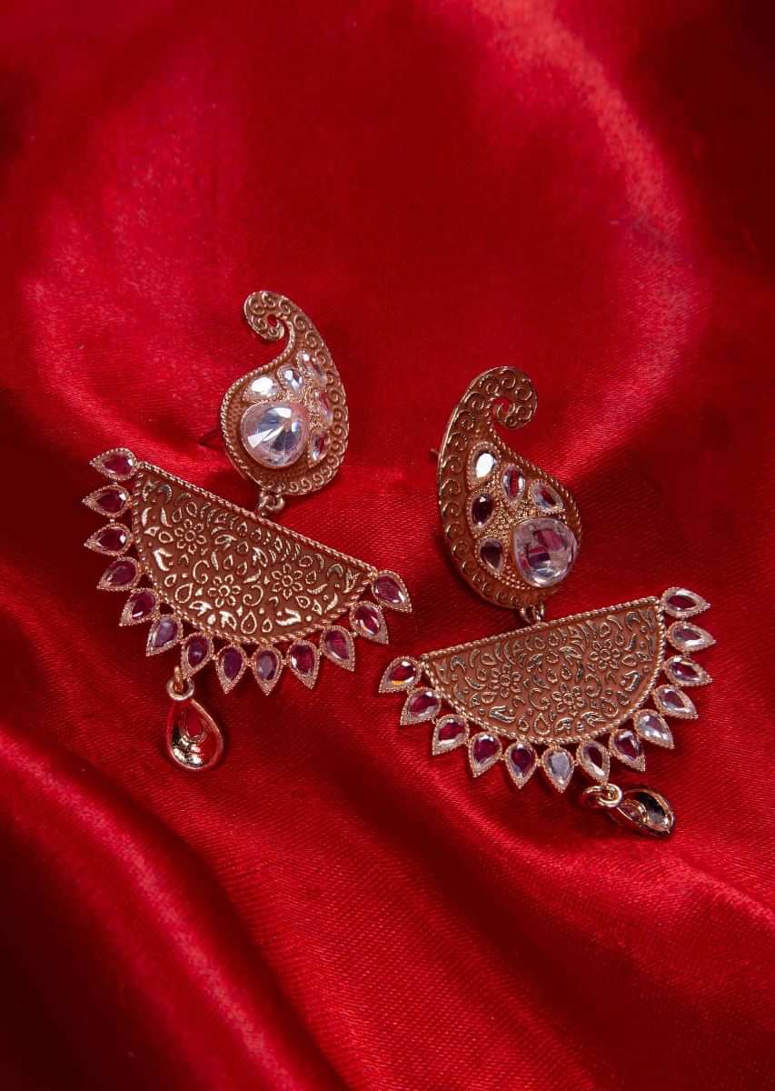 Paisley motif gold coated earring adorn with crystal beads only on kalki