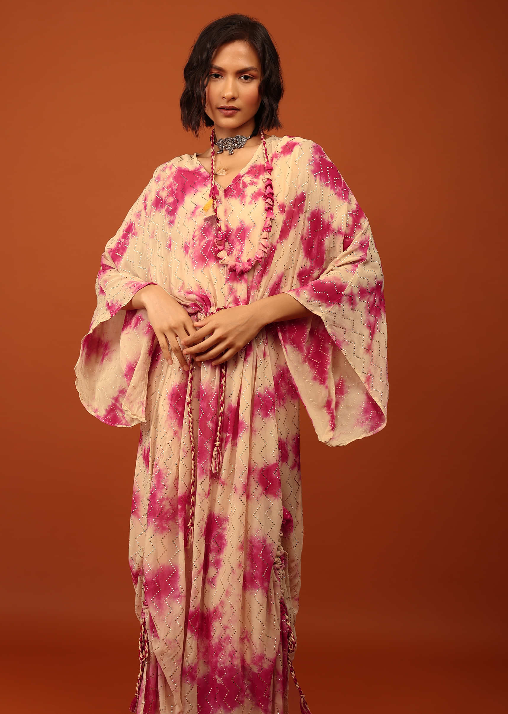 Beige Tie-Dye Kaftan Set With Tie-Up Tassel Doris At The Front And Sides