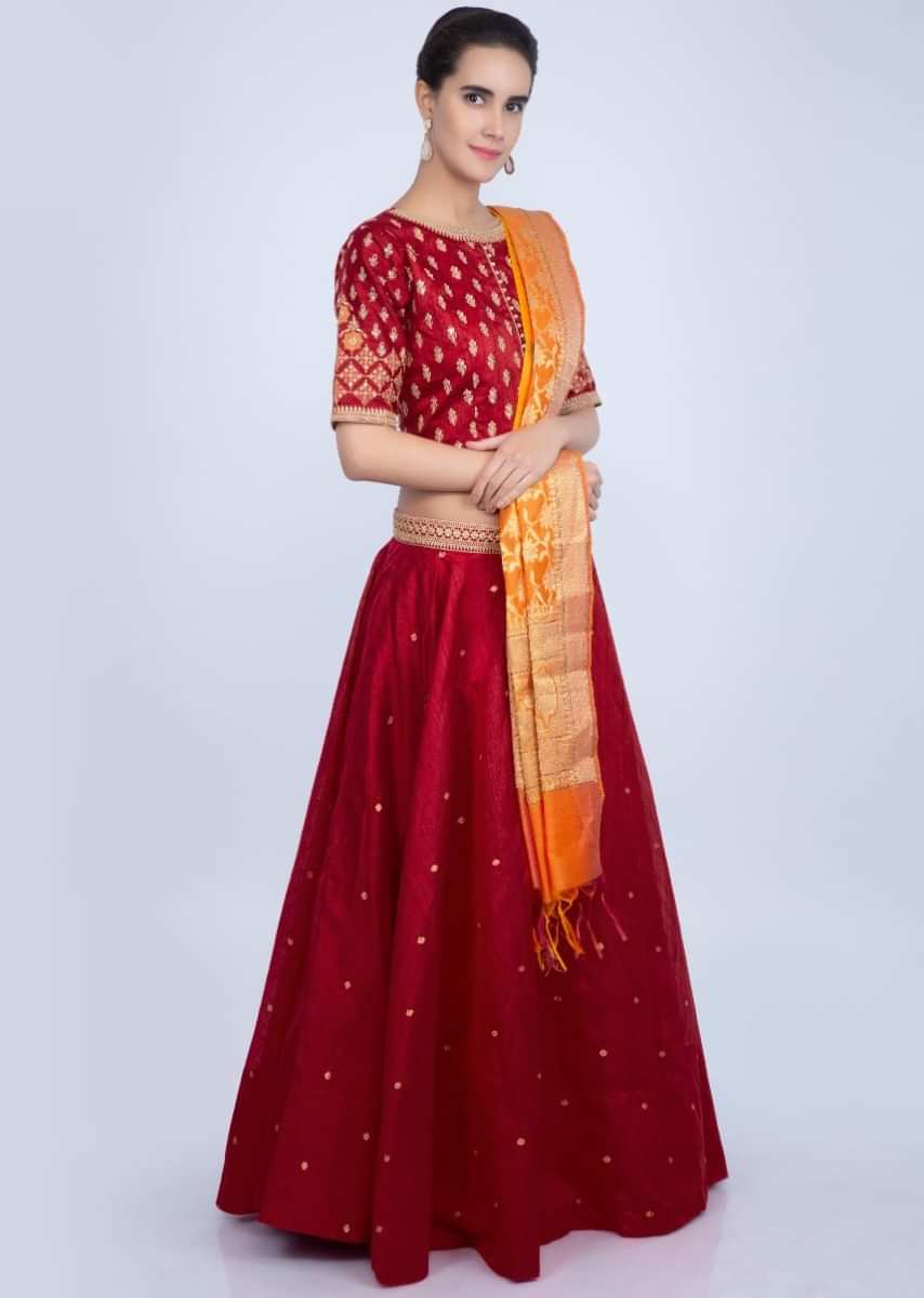 Red Lehenga In Raw Silk With Contrasting Two Toned Brocade Dupatta Online - Kalki Fashion