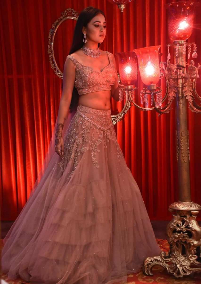 Tejasswi Prakash Shell Champagne Lehenga Choli In Hand Embellished Net With Floral Pattern And Attached Net Cape