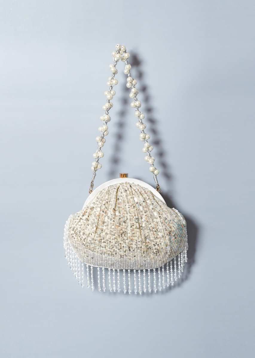 White Clutch In Sequins Fabric With Cut Dana Fringes On The Edges By Solasta