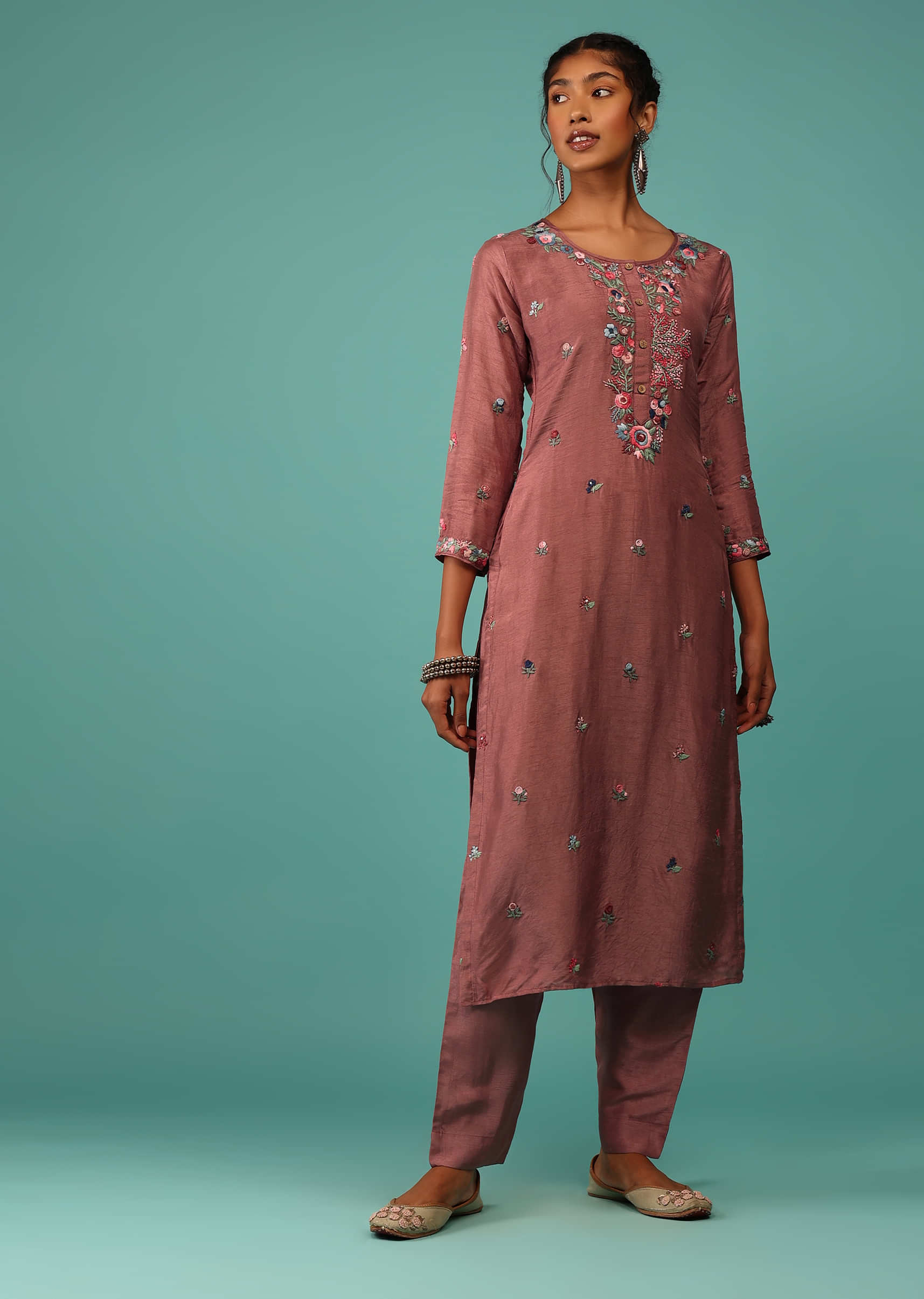 Withered Rose Pink Kurta Set In Dola Silk With Kashmiri Thread Embroidery & 3D Floral Work
