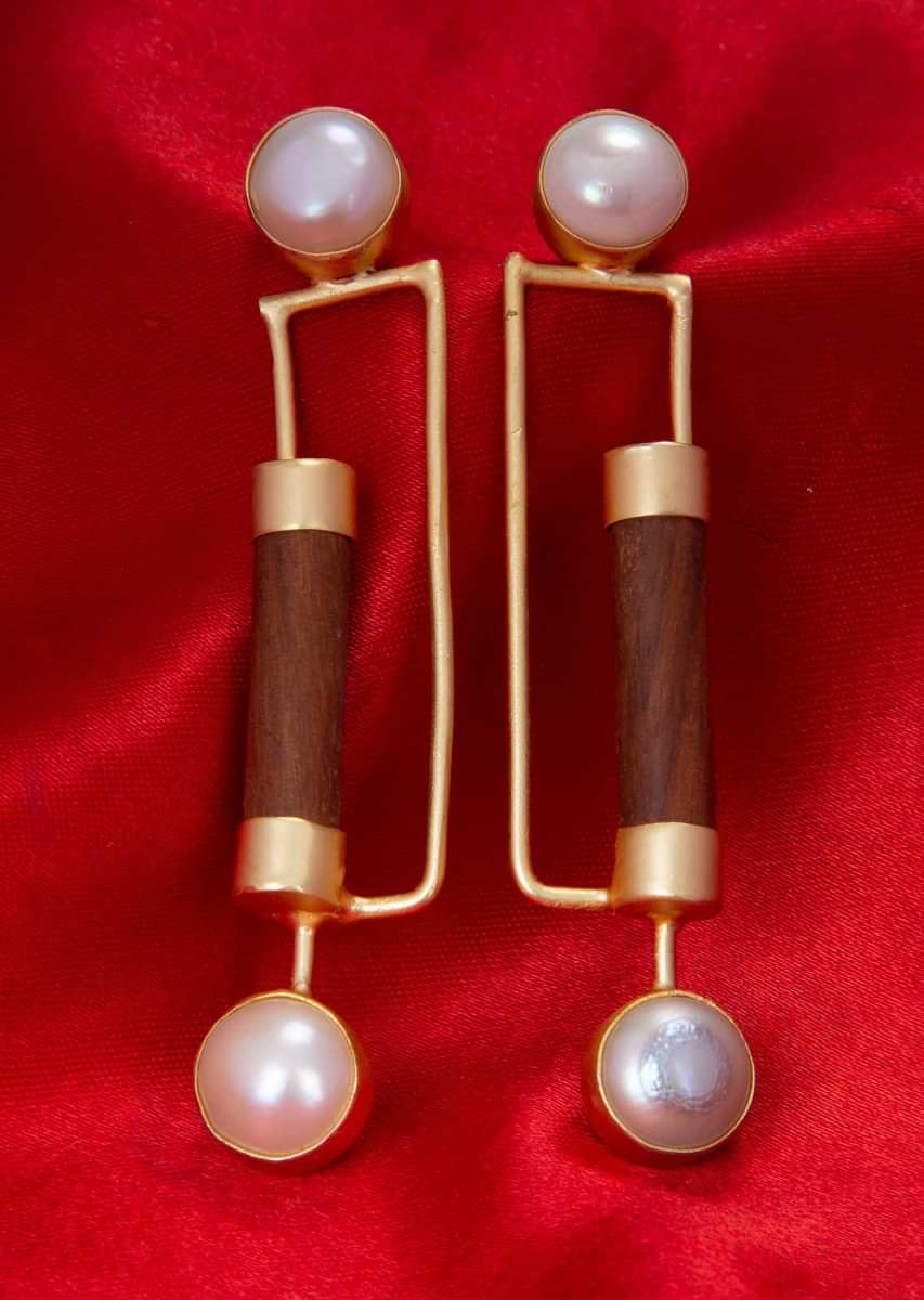 wood and metal coated fancy earring only on kalki