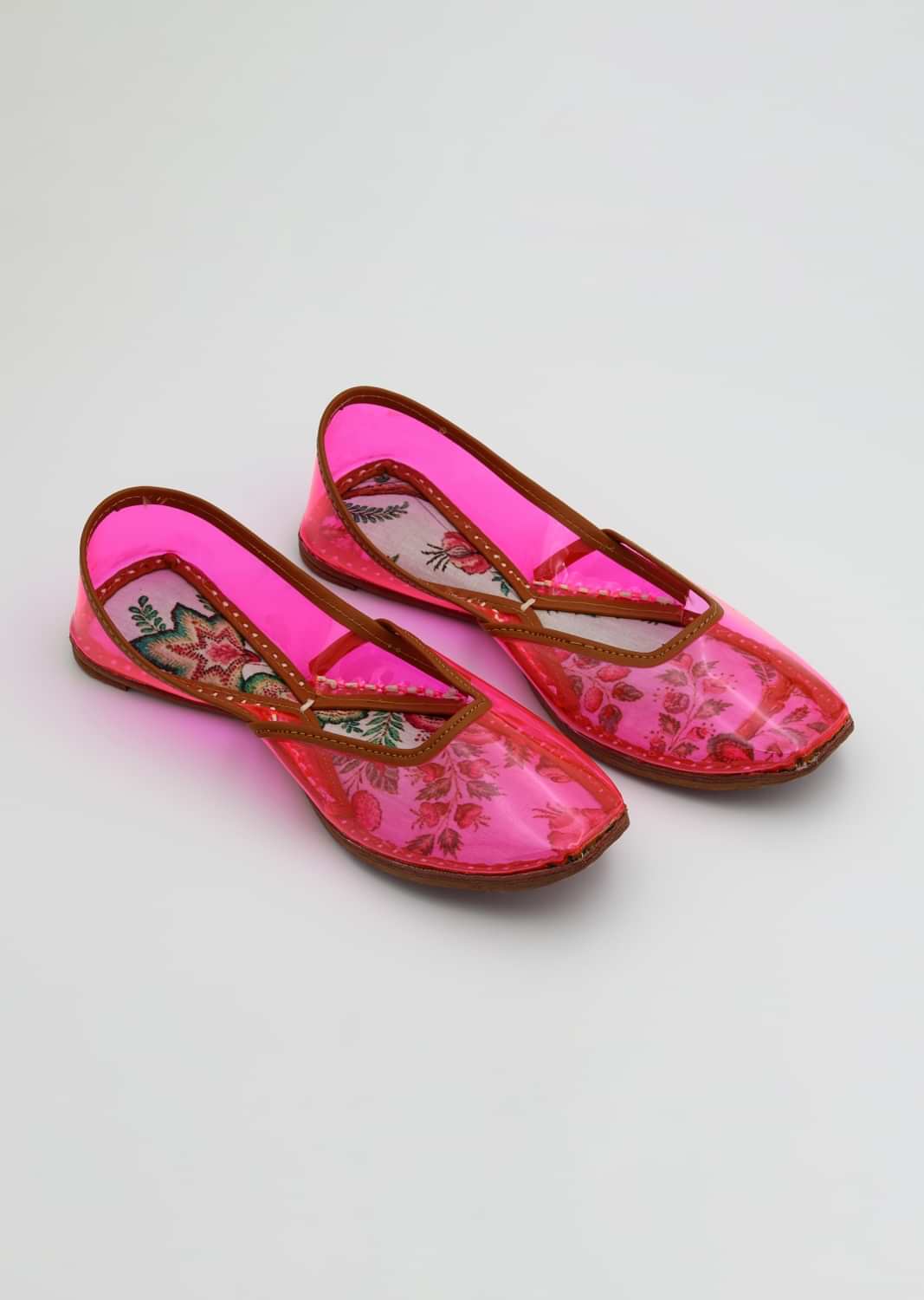 Deep Pink Printed Mojris In Vinyl Leather Double Cushioning, Leather Piping