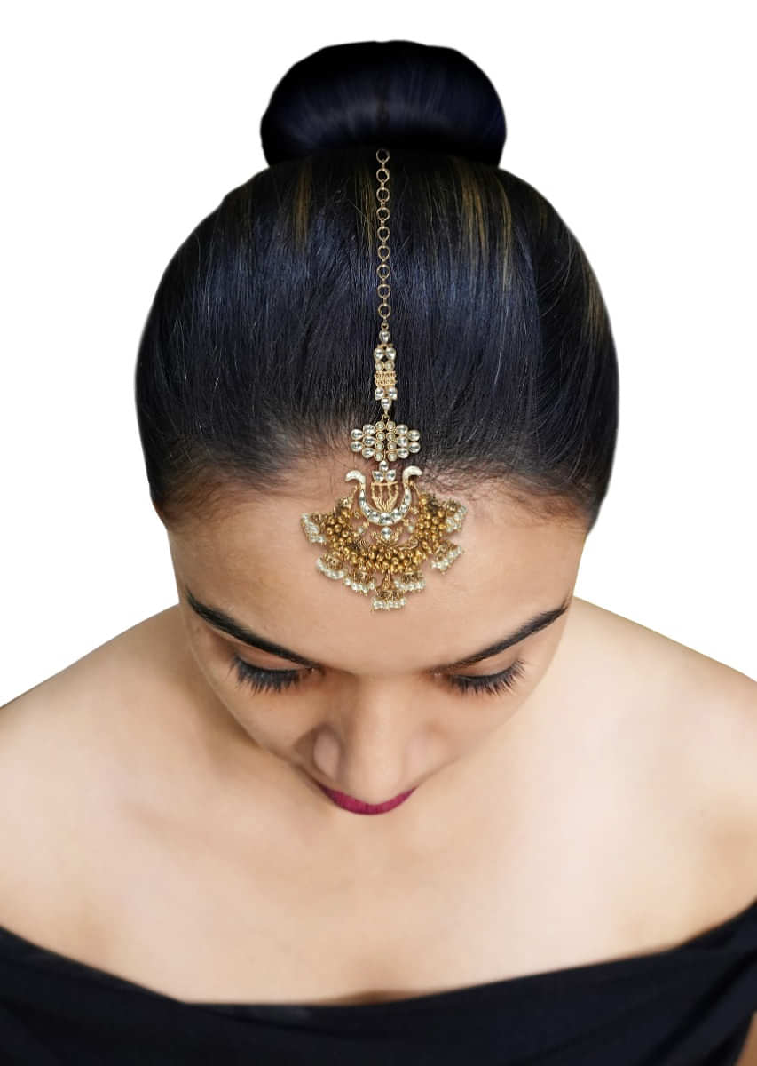 Gold Plated Oversized Mangtika With Ghoogree Work And Kundan Pearls By Tizora