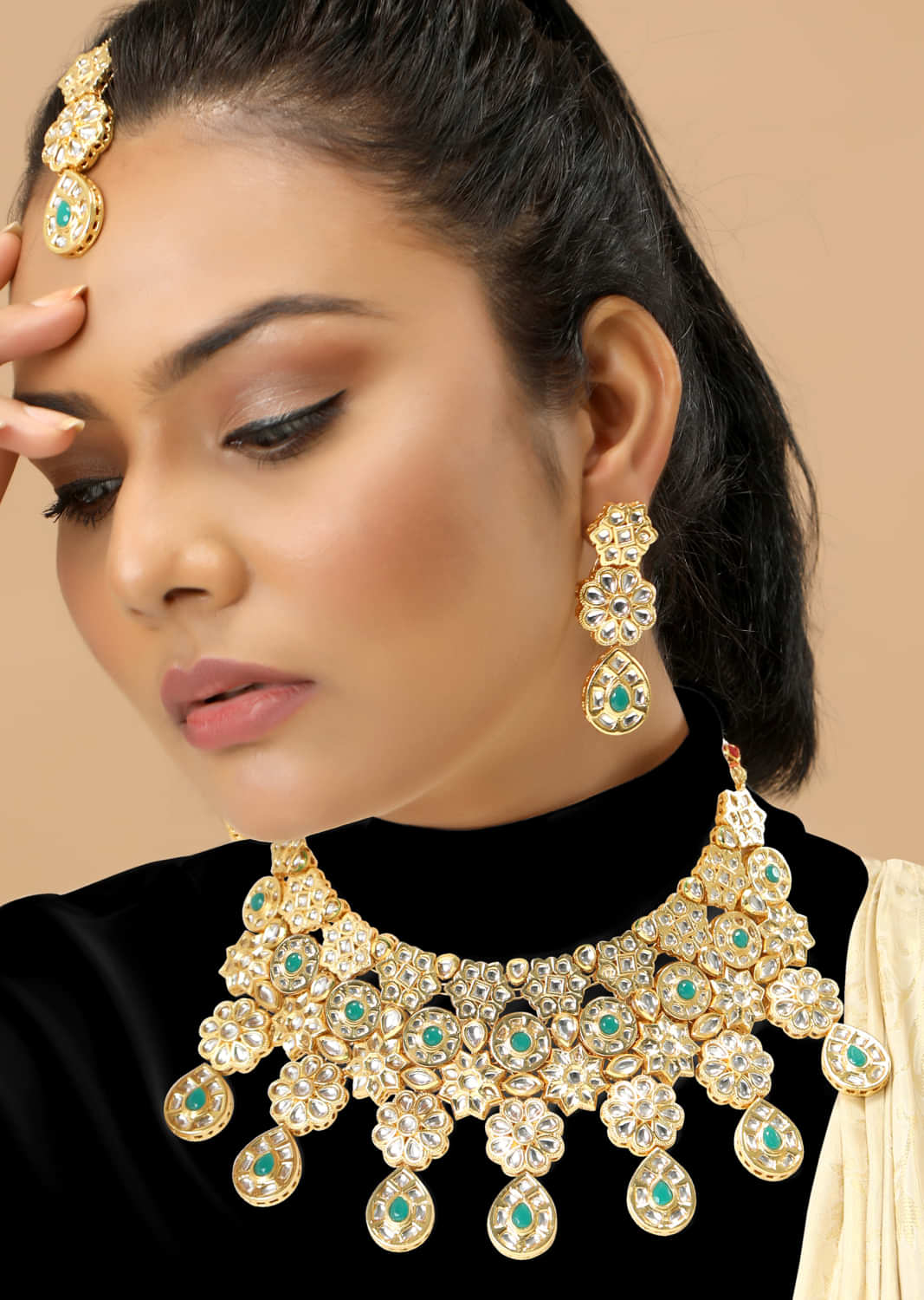 Green Kundan Bridal Necklace Set With Mangtika